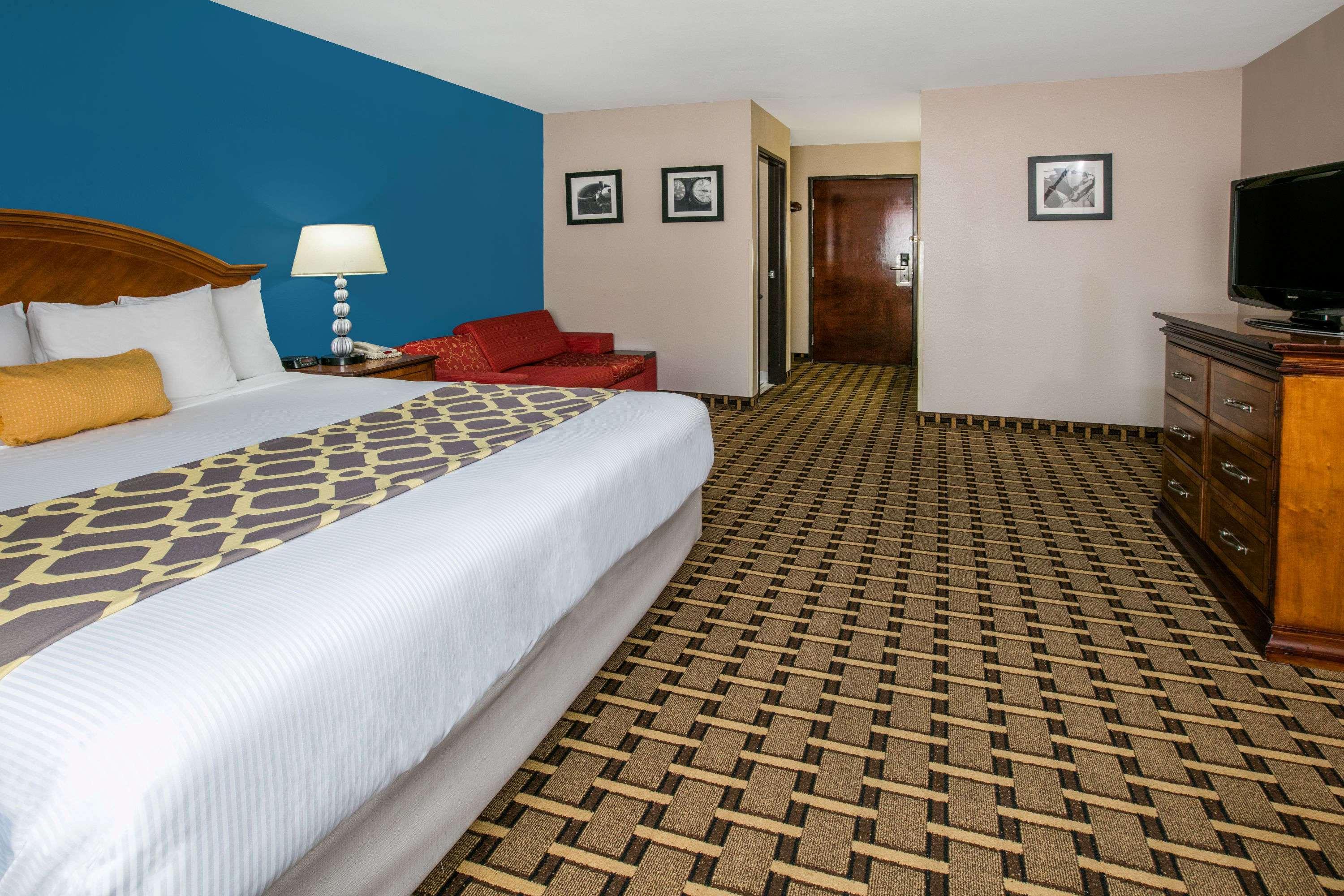 Baymont By Wyndham Lawton Hotell Exteriör bild